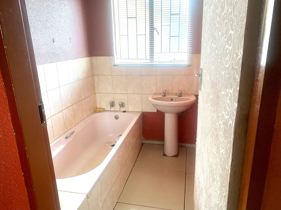 3 Bedroom Property for Sale in Tlhabane West North West
